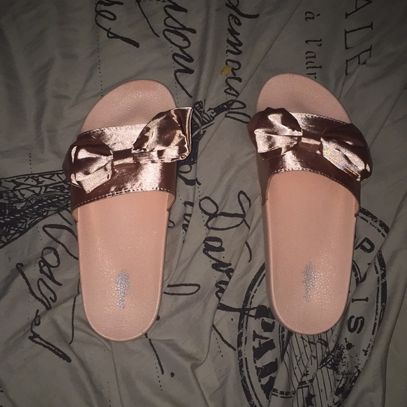 Pink bow suede slides - Picture 2 of 2